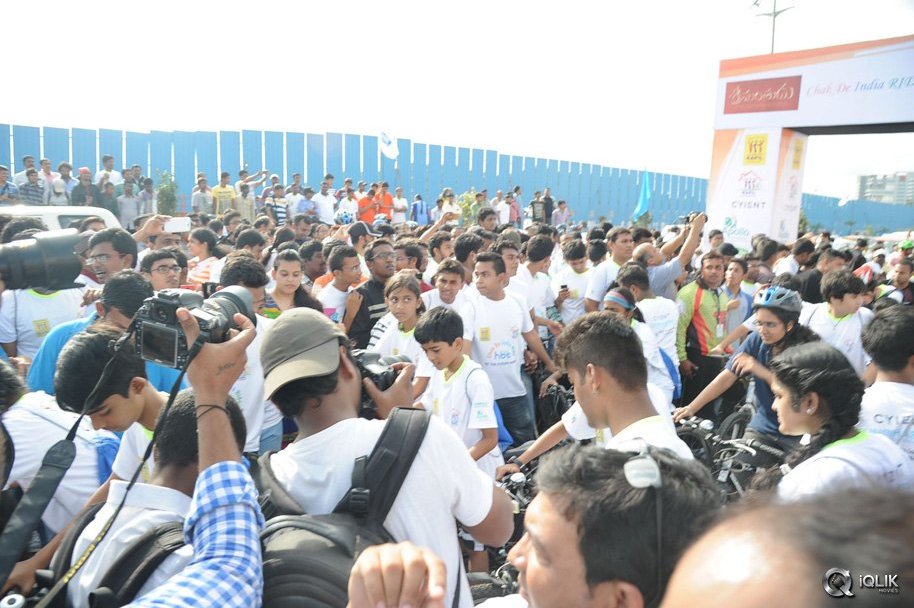 Srimanthudu-Movie-Team-at-HBC-Chak-De-India-Ride